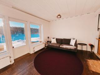 Newly Renovated Red Riverfront House - - 7