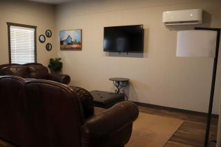 Modern Comfort Suite - Villa B - Floydada - 5
