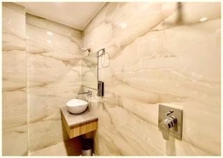 PURI HOTEL TURTLE A BOUTIQUE HOTEL ! PURI -Near-Golden-Sea-Beach-and Temple-with-Lift-Wifi-Restaurant-Parking facilities-Newly Decorated Room-with-Prime-Location - Best Seller in Puri - Puri - 5