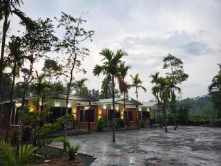 Rainy Cloud Homestay Private Cottages - 1KM Falls, Estate, Home Food - Chikmagalūr - 9