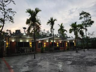 Rainy Cloud Homestay Private Cottages - 1KM Falls, Estate, Home Food - Chikmagalūr - 0
