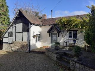 Cosy Cottage for Four, The Old Thatch, Bredon - Bredon - 1