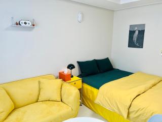 CAT StarB&B - - 4