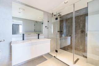 Urban Coast Retreat - 8