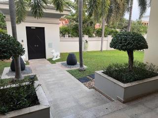 Pattaya Serenity Oasis 8BR Pool Villa for Great Vacations - Ban Nong Chaeng - 2