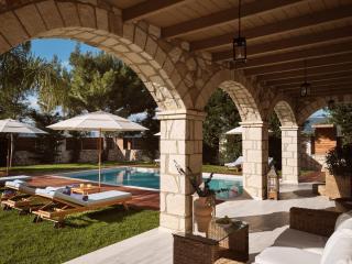 Casa Di Pietra, a Private Retreat with Heated Pool, By ThinkVilla - Gaïtánion - 4