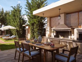 Casa Di Pietra, a Private Retreat with Heated Pool, By ThinkVilla - Gaïtánion - 1