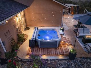 Hilltop Paradise with stunning views/hot tub/firepit/dog friendly - Oakhurst - 1