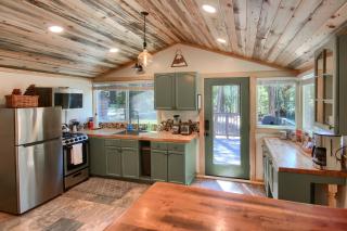 Beetlebark Bungalow- Inside Yosemite w/ hot tub EV charging cable - North Wawona - 4
