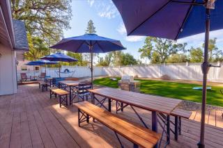 Cedar Creek Lodge with POOL/hot tub/sleeps 24! - 2