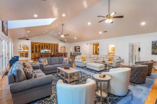 Big Oak Manor w/movie theater, hot tub, sleeping for 20 - Oakhurst - 7