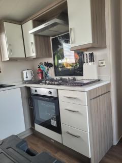 LUXURY CARAVAN 10 mins TO BEACH - 4