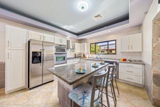 Spacious 3 Min To Beach Pool Jacuzzi Gym - Palm-Eagle Beach - 7