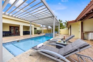Spacious 3 Min To Beach Pool Jacuzzi Gym - Palm-Eagle Beach - 0
