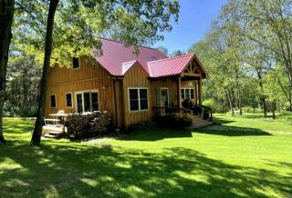 Pristine and Cozy Cabin Rental Overlooking Pond near Rochester, New York - 0