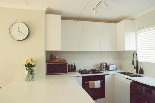 Charming Beach Club Retreat - - 8
