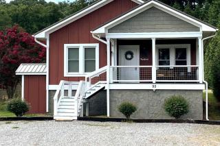 The Farmhouse at Wolfehaven - Asheville - 0