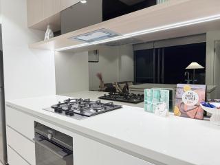 Serene 2Bed with Pool & River Views at QWR - 5