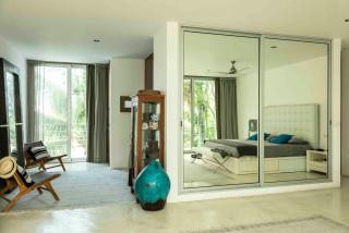 WHITE - Unique spacious home and beach club access - 2