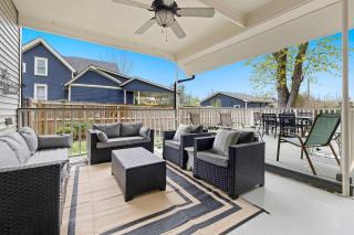The Classic C- Half mi to Downtown-Sunroom & Backyard - Bentonville - 7