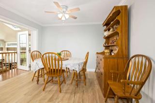 The Classic C- Half mi to Downtown-Sunroom & Backyard - Bentonville - 3