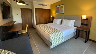Holiday Inn Algarve Albufeira by IHG - Albufeira - 2