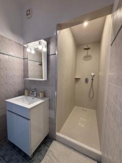 Beachfront-Santa Marina Vacation Home - Parikia - 9