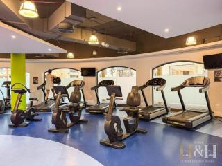 Luxe 2BR Dubai Retreat with Ain Dubai View for 6 guests - 5