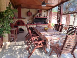 George's family friendly maisonette with great exterior - 5