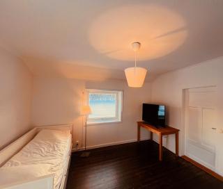 Newly Renovated Red Riverfront House - - 1