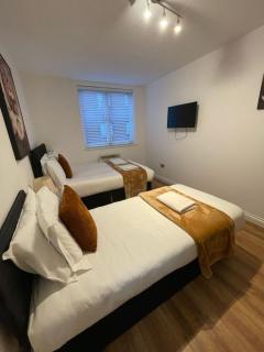 24-7 Secured City Centre Apartments with Free Underground Parking and WiFi - Birmingham - 1