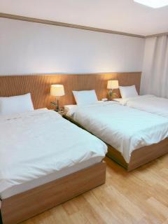 The Full House 10 minutes walk from Hongik University Station 5 single beds and free luggage storage - Seul - 0