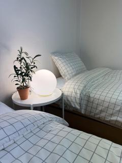 The Full House 10 minutes walk from Hongik University Station 5 single beds and free luggage storage - Seul - 7