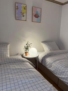 The Full House 10 minutes walk from Hongik University Station 5 single beds and free luggage storage - Seul - 2