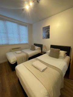 24-7 Secured City Centre Apartments with Free Underground Parking and WiFi - Birmingham - 8