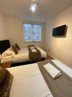 24-7 Secured City Centre Apartments with Free Underground Parking and WiFi - Birmingham - 4