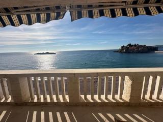 Beachfront Four Bedroom Apartment - Sveti Stefan - 1