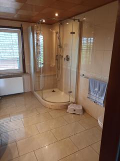 3 Zimmer 1OG 100qm Wintergarten Dachterrasse super Badezimmer - 5