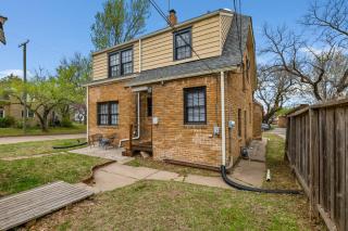 Bilbos Cottage 3 bed 2 and a half bath home in College Hill - Wichita - 3
