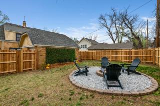 Bilbos Cottage 3 bed 2 and a half bath home in College Hill - Wichita - 1
