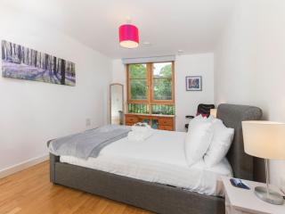 Spacious 2BR Flat Near Camden & Kings Cross Tube Pass the Keys - London - 5