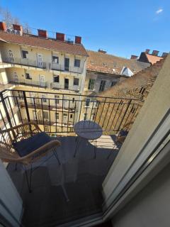 Rottenbiller Gardens 1 - Budapest - 2