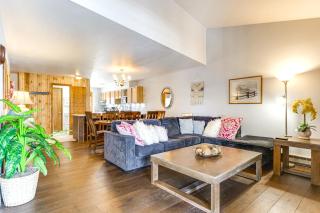 Walk to Main Street Breck Condo with Balcony! - 7