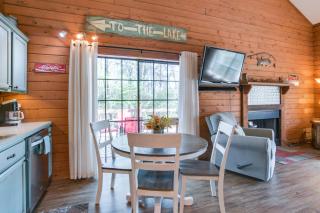 3 Mi to Moonshine Beach Home with Deck and Yard - Branson - 4