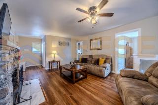 Mid-Century Cabin - Lake Ozark - 6