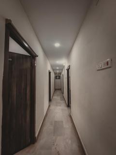 KVM Lodge - - 6
