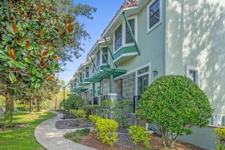Luxurious 4BR Townhome - 5 minutes from Disney - Orlando - 0