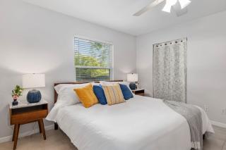 Serenity Terrace KING bed w Lounge & Coffee Bar - Alachua - 2