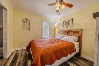 Classic Lakeside Home - Lake Ozark - 9