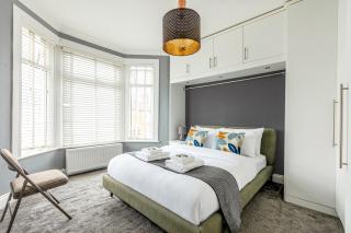 Spacious 3BR Home with Garden & Parking, Ilford - Seven Kings - 6